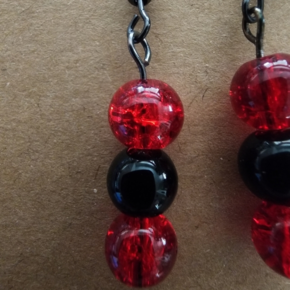 Red and Black Beaded Bracelet And Earring Set - Picture 9 of 11